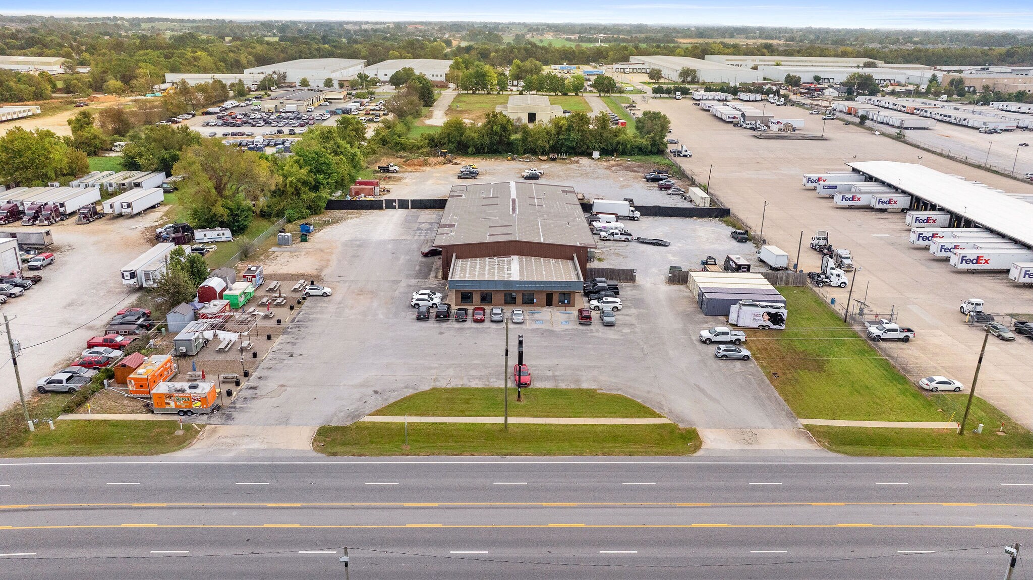 405 S Bloomington St, Lowell, AR à louer Photo de l’immeuble– Image 1 sur 8