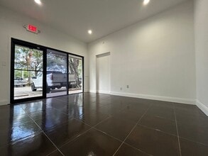 2075 N Powerline Rd, Pompano Beach, FL à louer Photo intérieure– Image 2 sur 4
