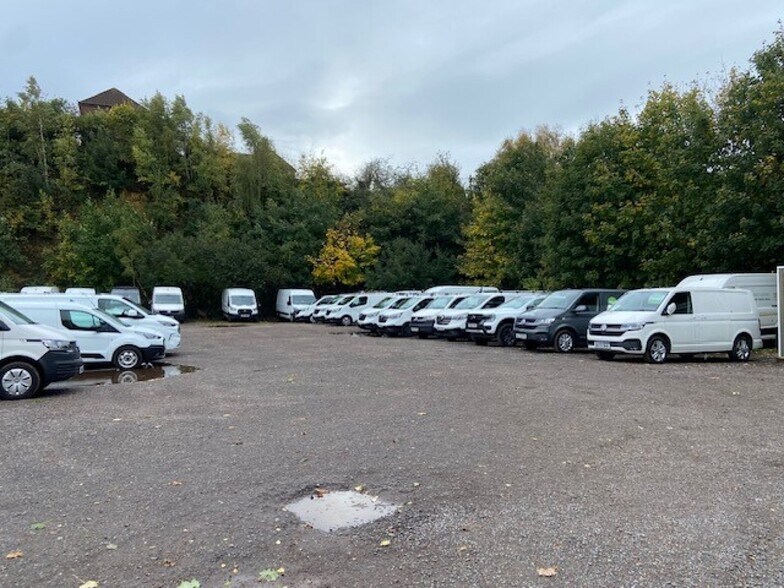 Rear Compound, Glebeland Centre, Vincent Lane, Dorking à louer - Photo principale – Image 1 sur 3