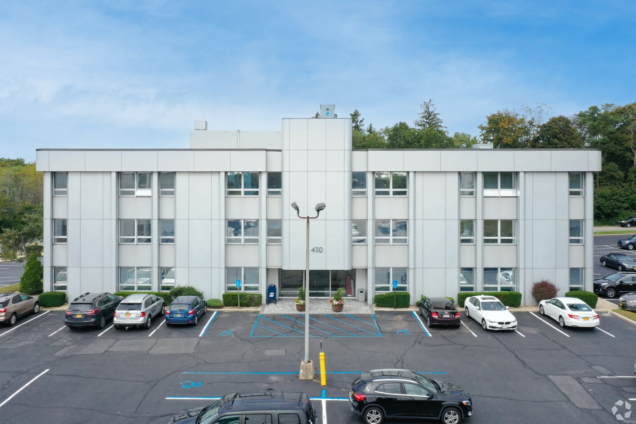 410 Jericho Tpke, Jericho, NY à louer Photo principale– Image 1 sur 7