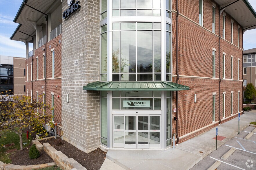 844 N New Ballas Ct, Saint Louis, MO à louer - Photo de l’immeuble – Image 3 sur 4
