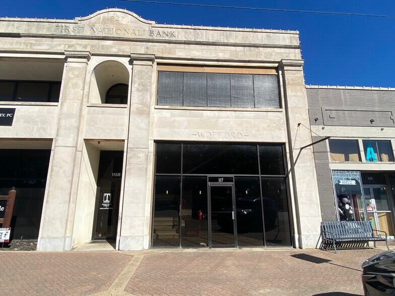 117 E Tyler St, Athens, TX à louer - Photo de l’immeuble – Image 3 sur 10