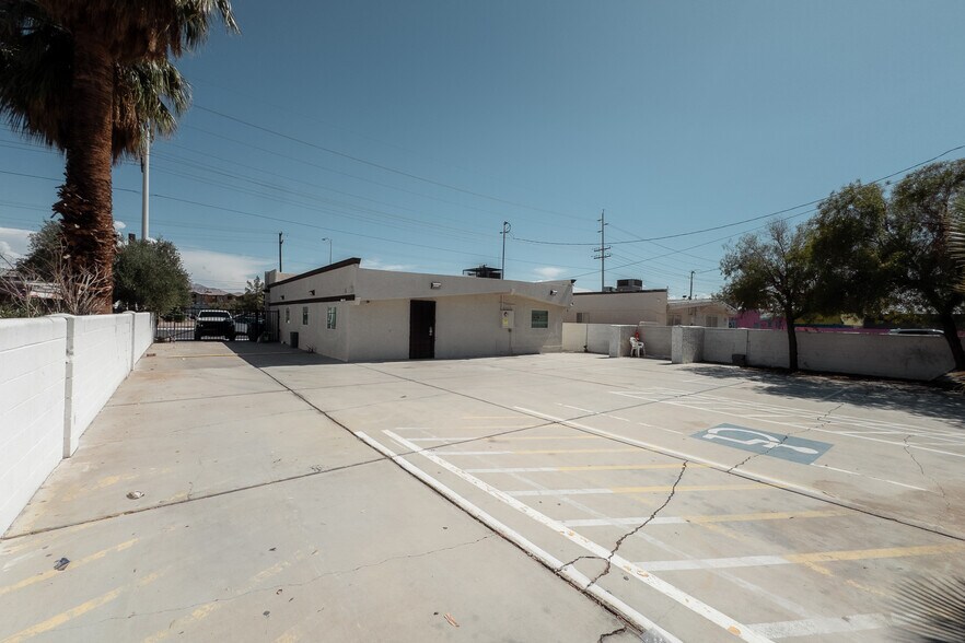 713 N Eastern Ave, Las Vegas, NV à vendre - Photo de l’immeuble – Image 2 sur 16