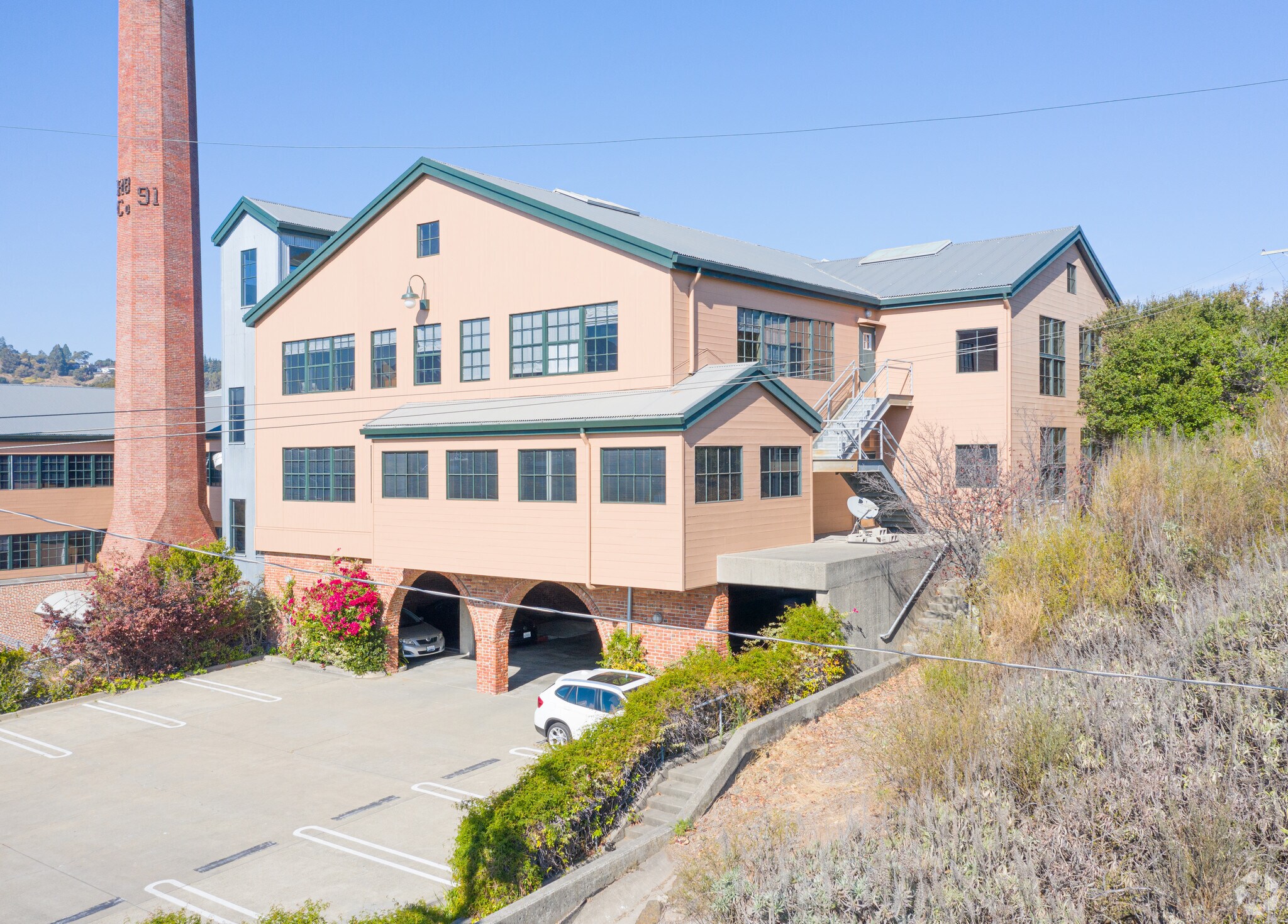 125 E Sir Francis Drake Blvd, Larkspur, CA à louer Photo principale– Image 1 sur 9