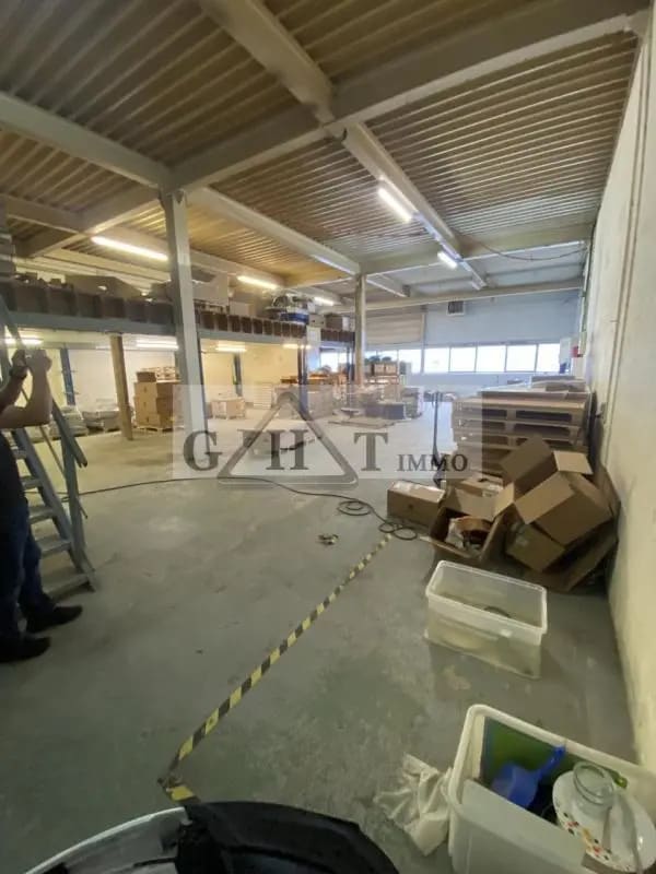 Plus de détails pour Bureau, Industriel/Logistique à louer