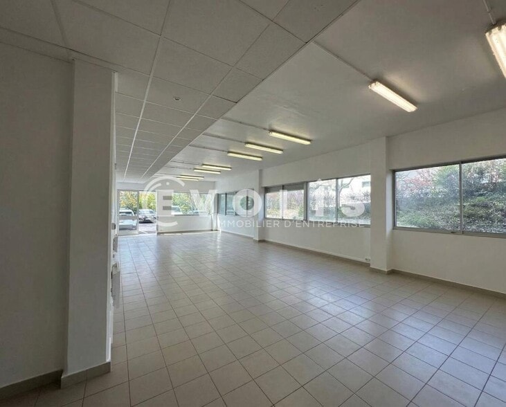 Local d’activités dans Palaiseau à louer - Photo intérieure – Image 2 sur 8