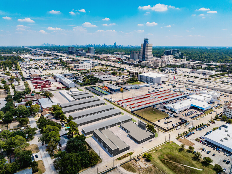 10226 Georgibelle Dr, Houston, TX à louer - Photo de l’immeuble – Image 3 sur 7