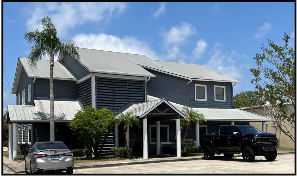 971 Virginia Ave, Palm Harbor, FL à louer - Photo de l’immeuble – Image 1 sur 9