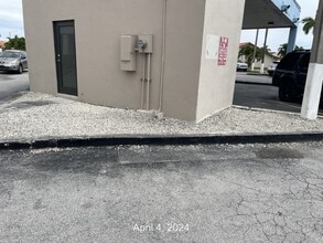 2050 W 56th St, Hialeah, FL à louer Photo de l’immeuble– Image 2 sur 2
