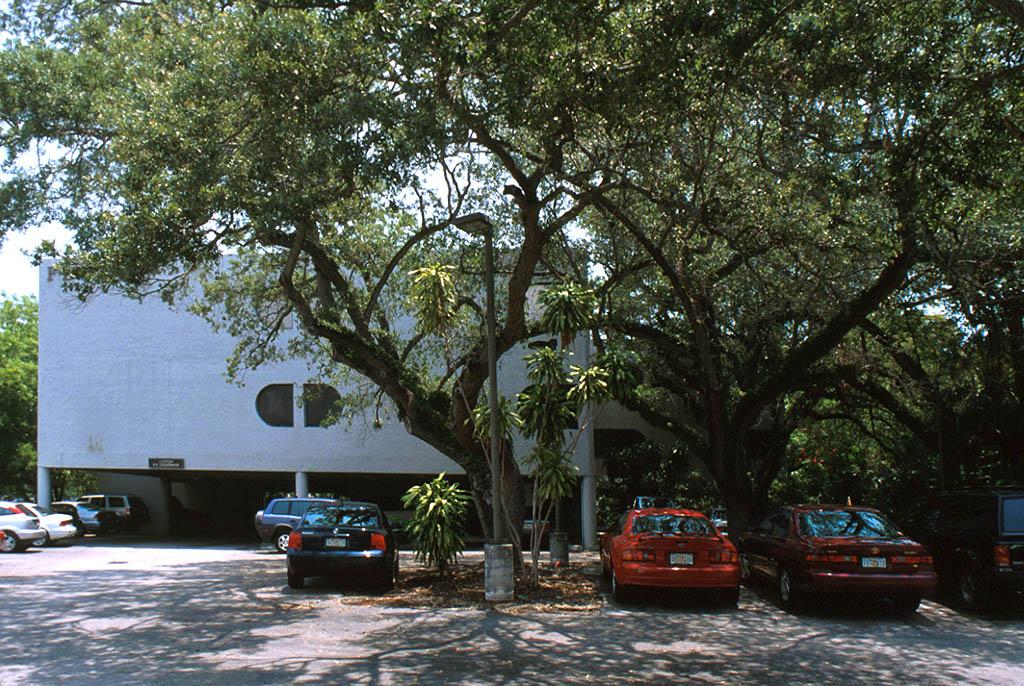 2140 S Dixie Hwy, Coconut Grove, FL à louer Photo principale– Image 1 sur 2