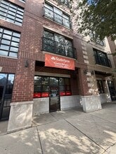 1455 N Ashland Ave, Chicago, IL à louer Photo intérieure– Image 1 sur 12