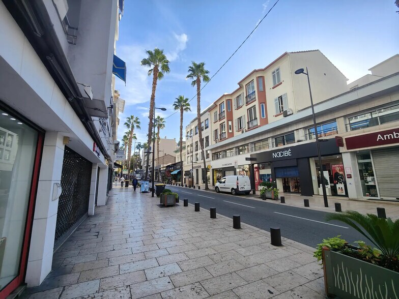 Bureau dans Antibes à vendre - Photo de l’immeuble – Image 2 sur 8