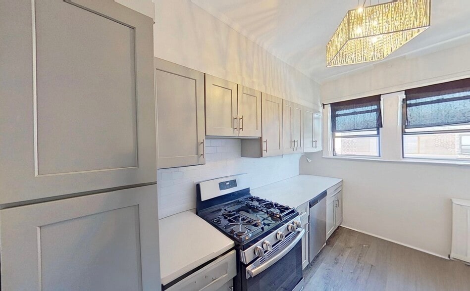 55-19 Metropolitan Ave, Ridgewood, NY à vendre - Photo principale – Image 3 sur 8