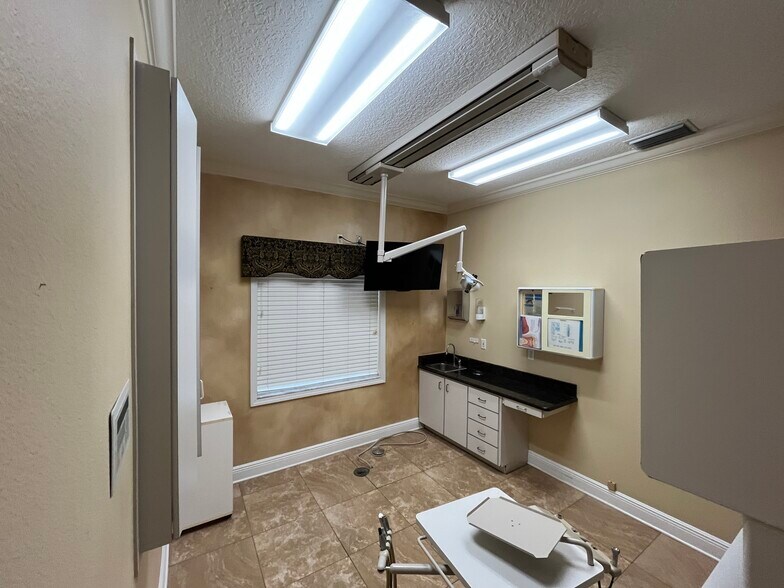 4505 N Armenia Ave, Tampa, FL à louer - Photo de l’immeuble – Image 2 sur 8