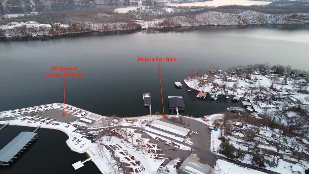 27 Lighthouse Marina Rd, Sunrise Beach, MO à vendre - Aérien – Image 3 sur 60