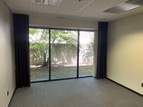 7 W Square Lake Rd, Bloomfield Hills, MI à louer Photo intérieure– Image 1 sur 1