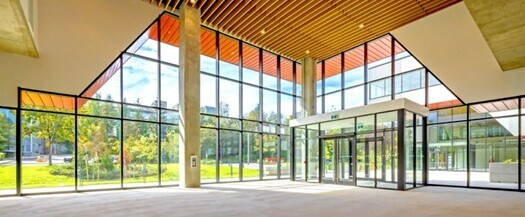 4499 Sanderson Way, Burnaby, BC à louer - Photo de l’immeuble – Image 3 sur 4