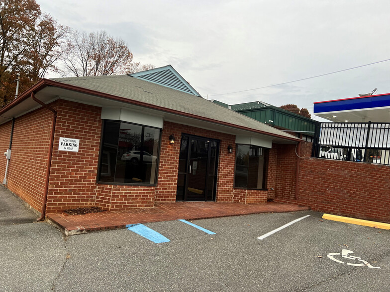 999 Sheffield Dr, Lynchburg, VA à louer - Photo de l’immeuble – Image 3 sur 4
