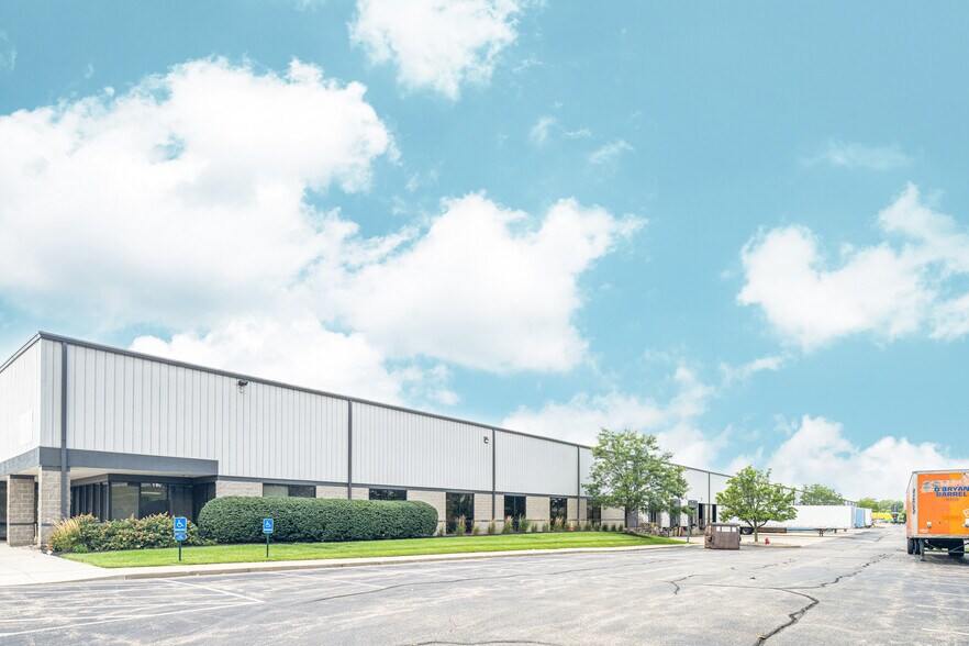375 Northpointe Dr, Fairfield, OH à louer - Photo de l’immeuble – Image 3 sur 9