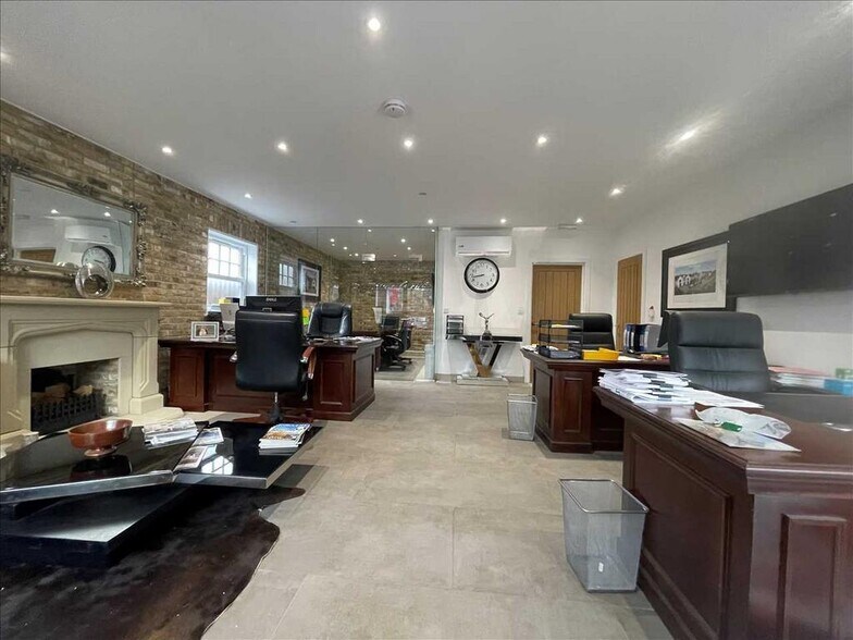 13 Station Rd, Romford à louer - Photo de l’immeuble – Image 3 sur 12
