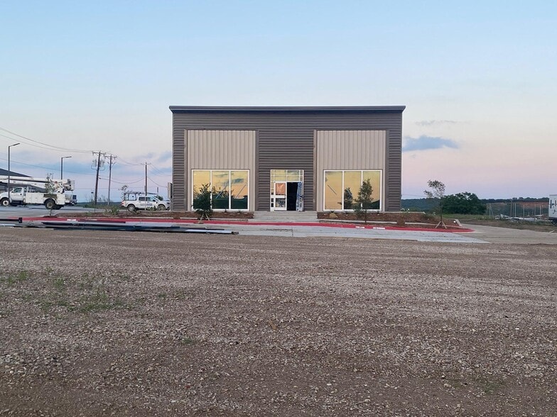 109 Carl Kessler Blvd, Mineral Wells, TX à louer - Photo de l’immeuble – Image 2 sur 12