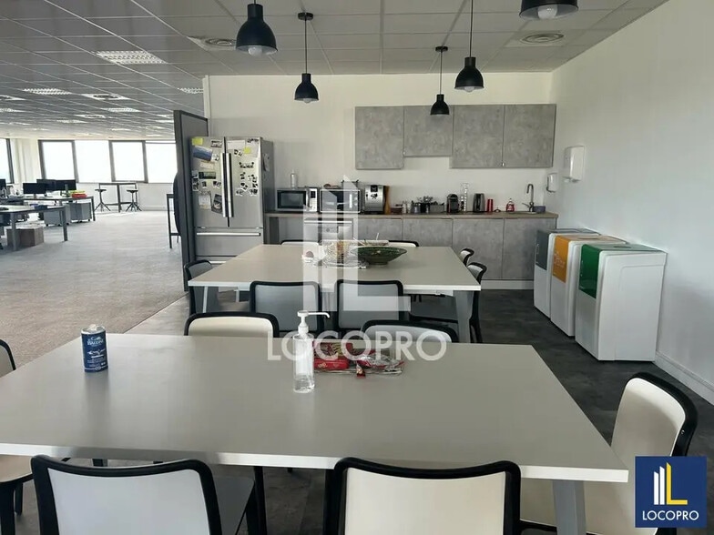 Bureau dans Valbonne à louer - Photo de l’immeuble – Image 3 sur 10