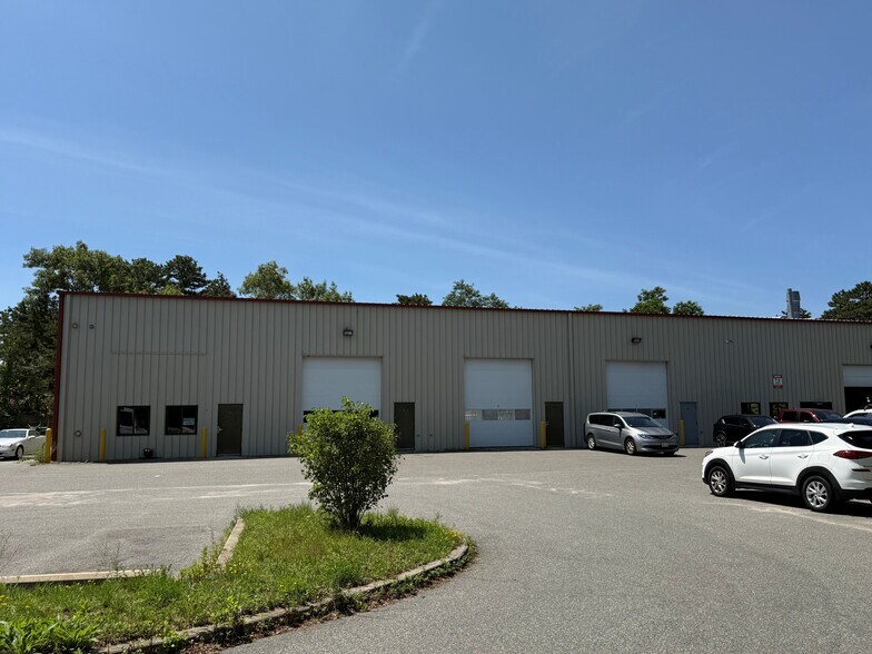 4 Crane Cir, Cataumet, MA à vendre - Photo de l’immeuble – Image 3 sur 7