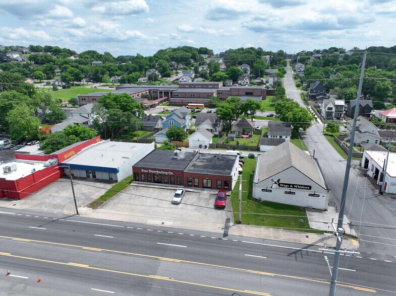 3729 Charlotte Ave, Nashville, TN à louer - Photo de l’immeuble – Image 1 sur 6