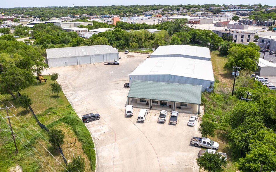 11618 Nacogdoches Rd portefeuille de 4 biens à vendre sur LoopNet.fr - Photo de l’immeuble – Image 3 sur 4