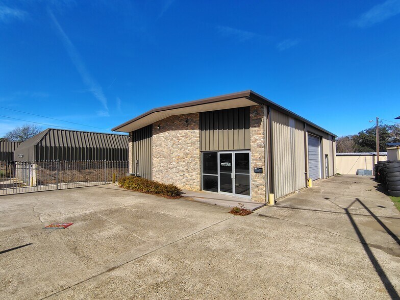 915 E Georgia Ave, Ruston, LA à louer - Photo de l’immeuble – Image 3 sur 5