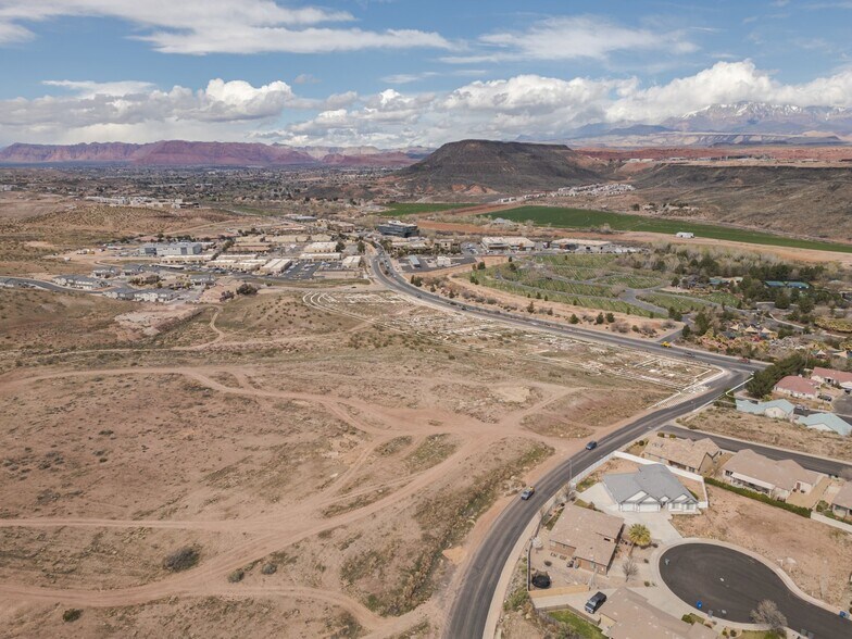 1161 Dixie Dr, St George, UT à vendre - Photo de l’immeuble – Image 2 sur 4