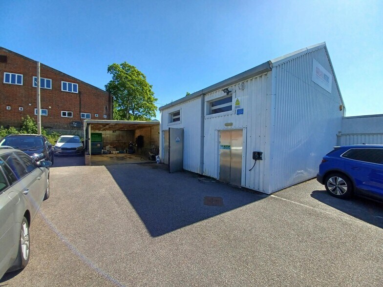 20 Waterloo Rd, Aldershot à vendre - Photo de l’immeuble – Image 3 sur 7