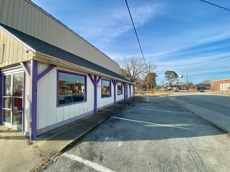 202 Pine st, Pink Hill, NC à vendre - Photo de l’immeuble – Image 2 sur 13
