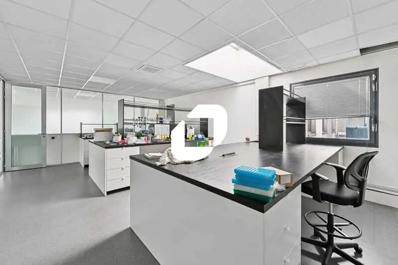 Bureau dans Roissy-en-France à louer - Photo de l’immeuble – Image 2 sur 12