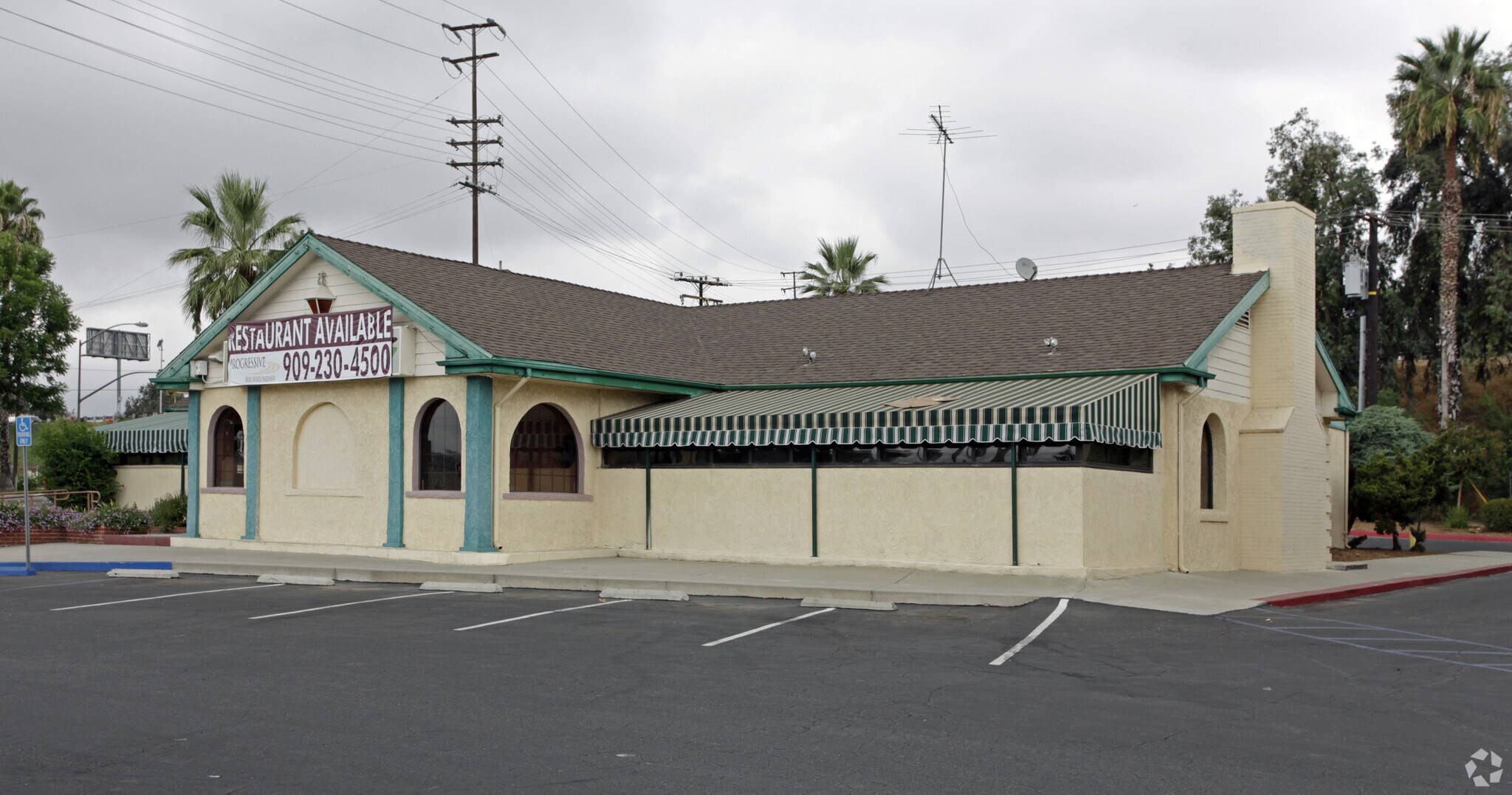 2383 Sterling Ave, San Bernardino, CA à louer Photo de l’immeuble– Image 1 sur 5