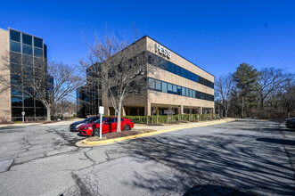 804 W Diamond Ave, Gaithersburg, MD à louer Photo de l’immeuble– Image 2 sur 11