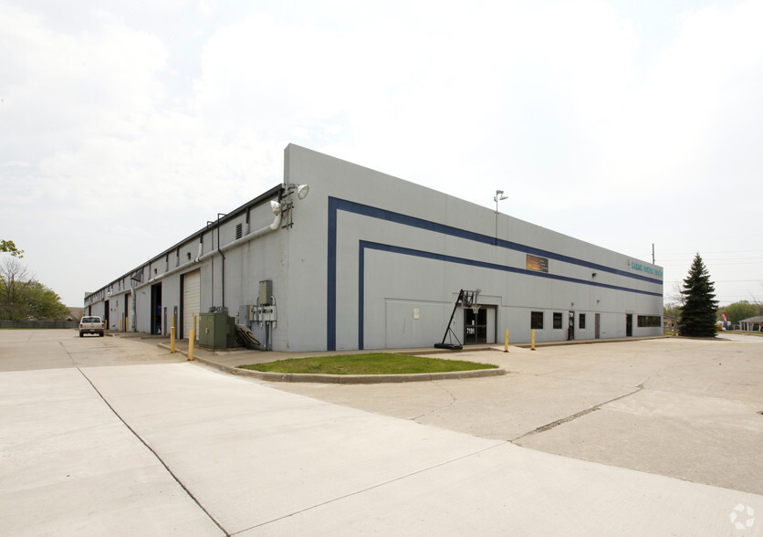7181-7207 Grand River Rd, Brighton, MI à louer - Photo de l’immeuble – Image 3 sur 7