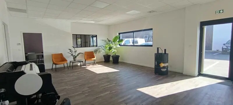 Bureau dans Dompierre-sur-Mer à louer - Photo intérieure – Image 3 sur 5