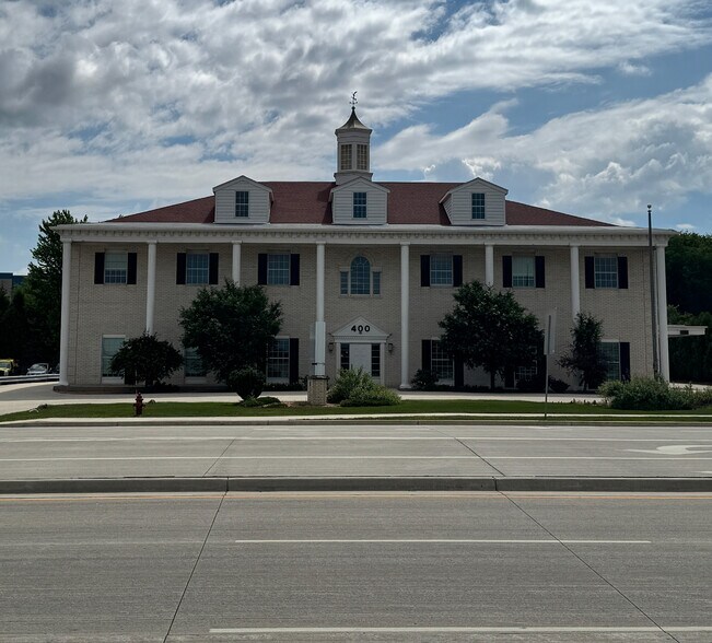 400 N Moorland Rd, Brookfield, WI à vendre - Photo de l’immeuble – Image 1 sur 13