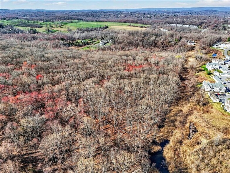 228 Mahopac Ave, Yorktown Heights, NY à vendre - Photo de l’immeuble – Image 3 sur 10
