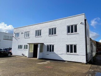 Plus de détails pour 25 Lyon Rd, Walton On Thames - Industriel/Logistique à louer