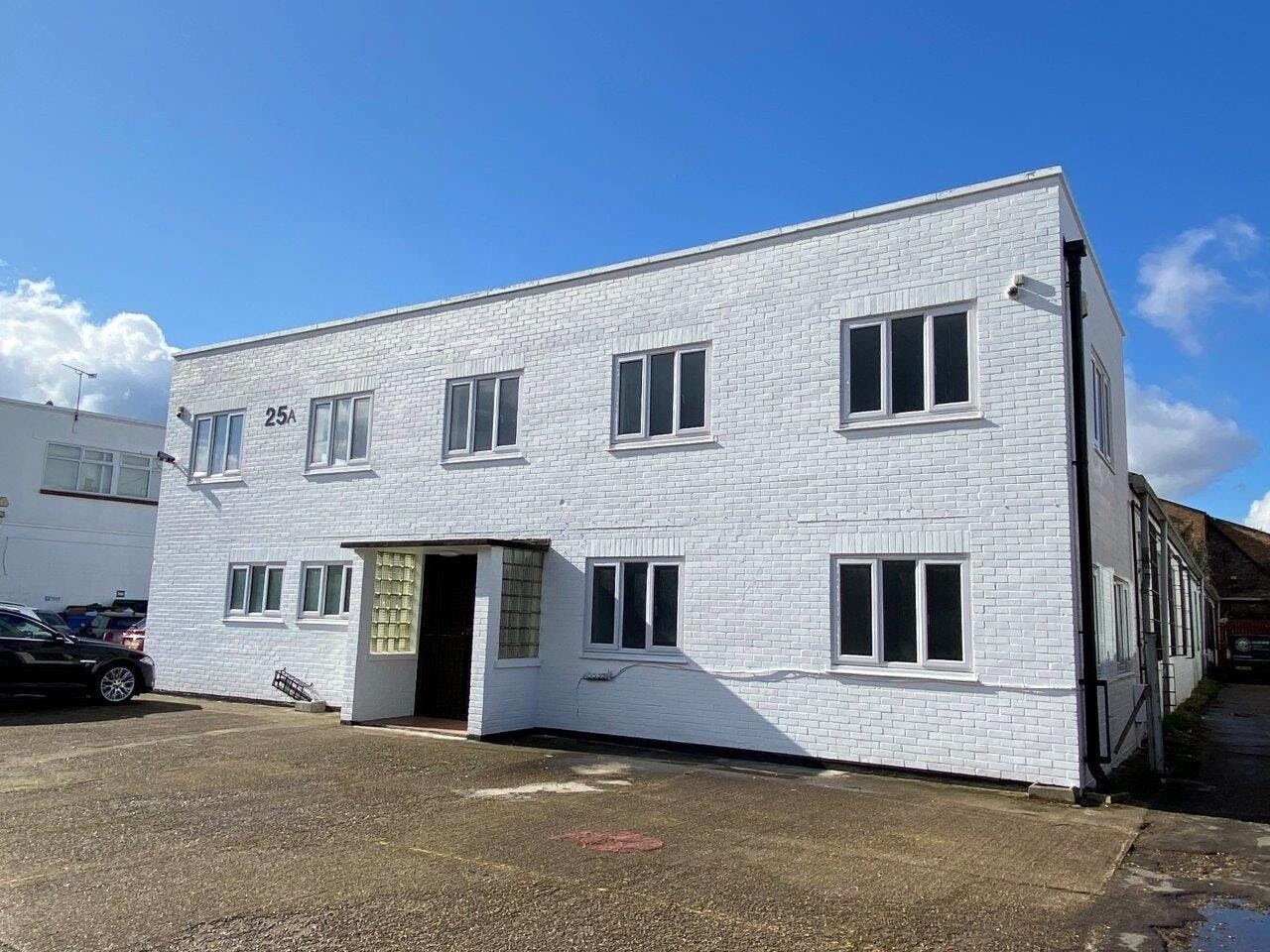 25 Lyon Rd, Walton On Thames à louer Photo de l’immeuble– Image 1 sur 5