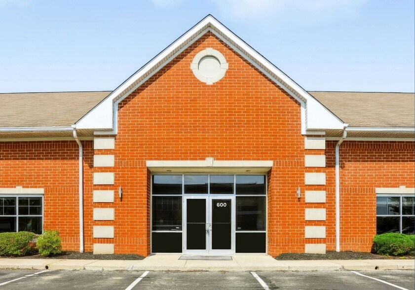 6905 E 96th St, Indianapolis, IN à louer - Photo de l’immeuble – Image 1 sur 2