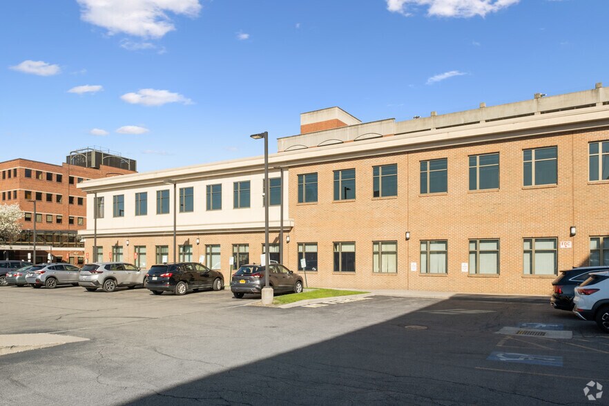 214 Alexander St, Rochester, NY à louer - Photo de l’immeuble – Image 2 sur 6