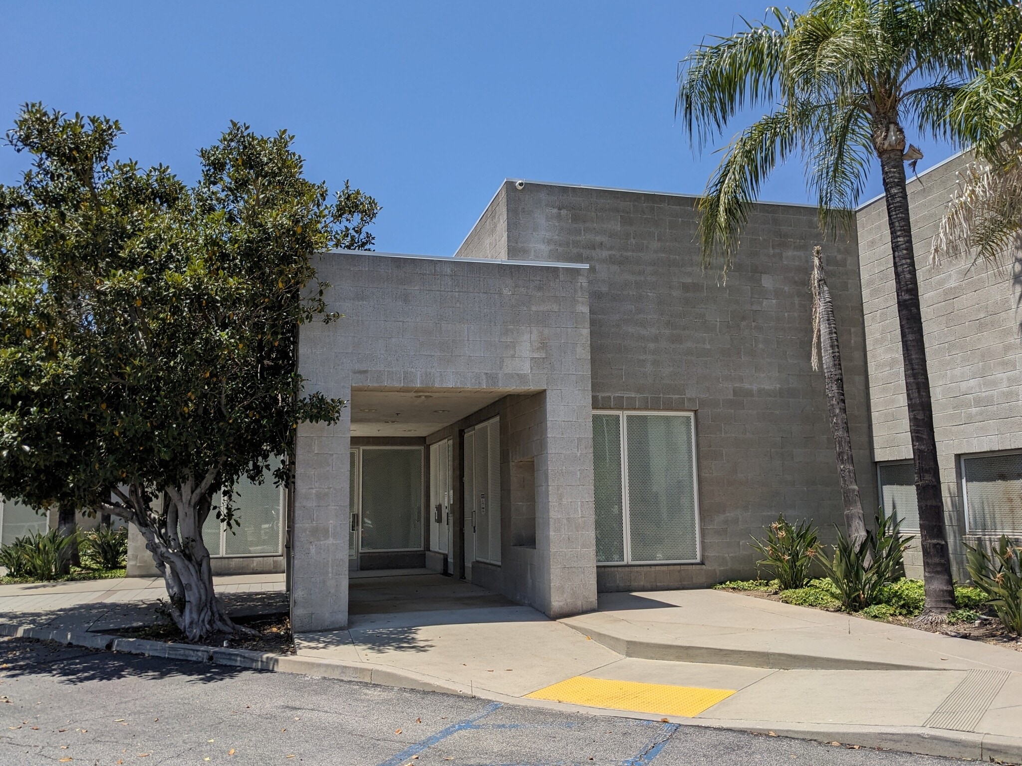 13171 Telfair Ave, Sylmar, CA à louer Photo de l’immeuble– Image 1 sur 5