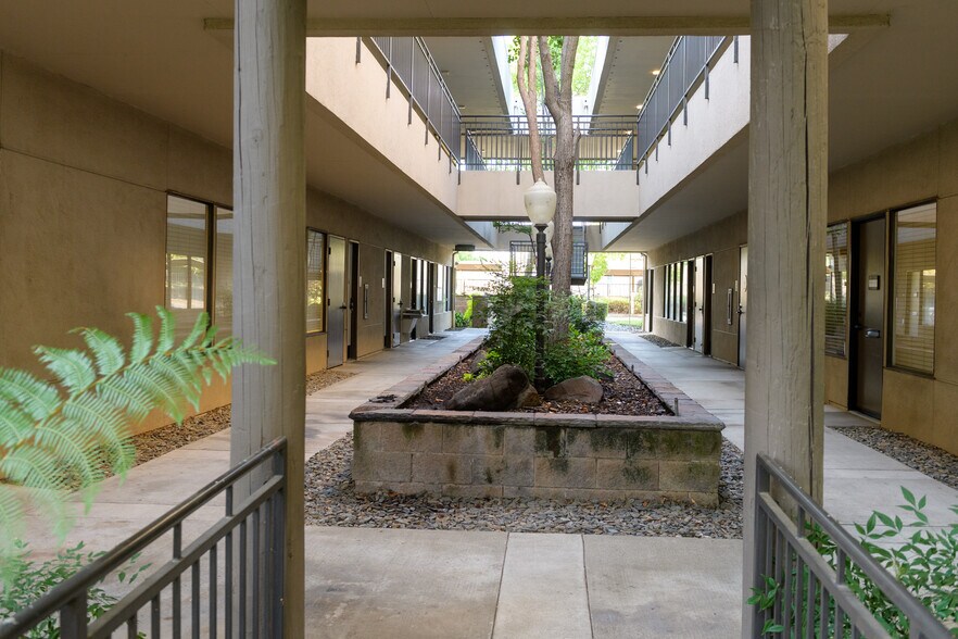 1321 Howe Ave, Sacramento, CA à louer - Photo de l’immeuble – Image 2 sur 15