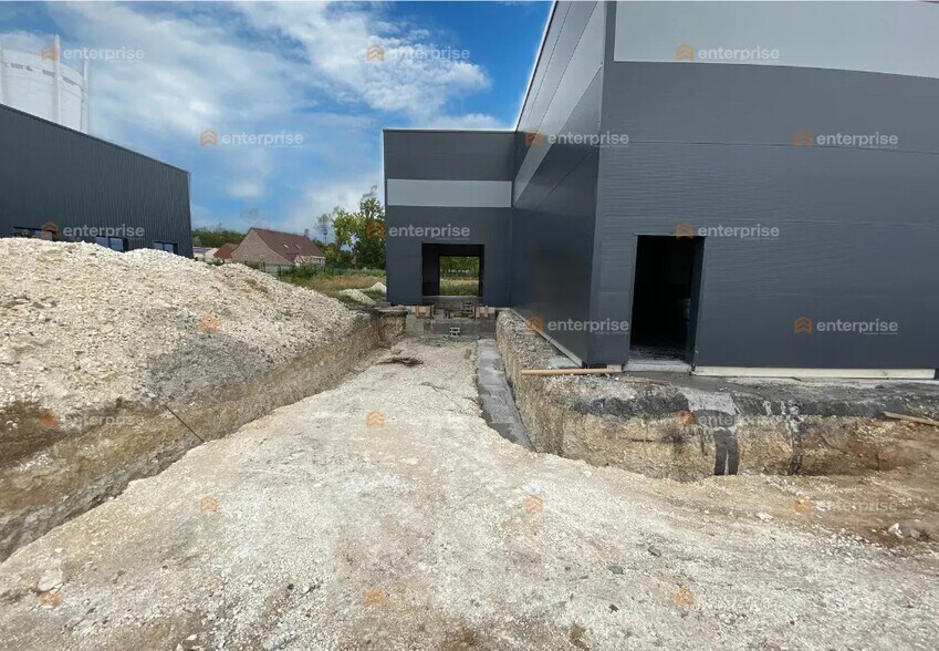 Local d’activités dans Liévin à louer - Photo de l’immeuble – Image 2 sur 6