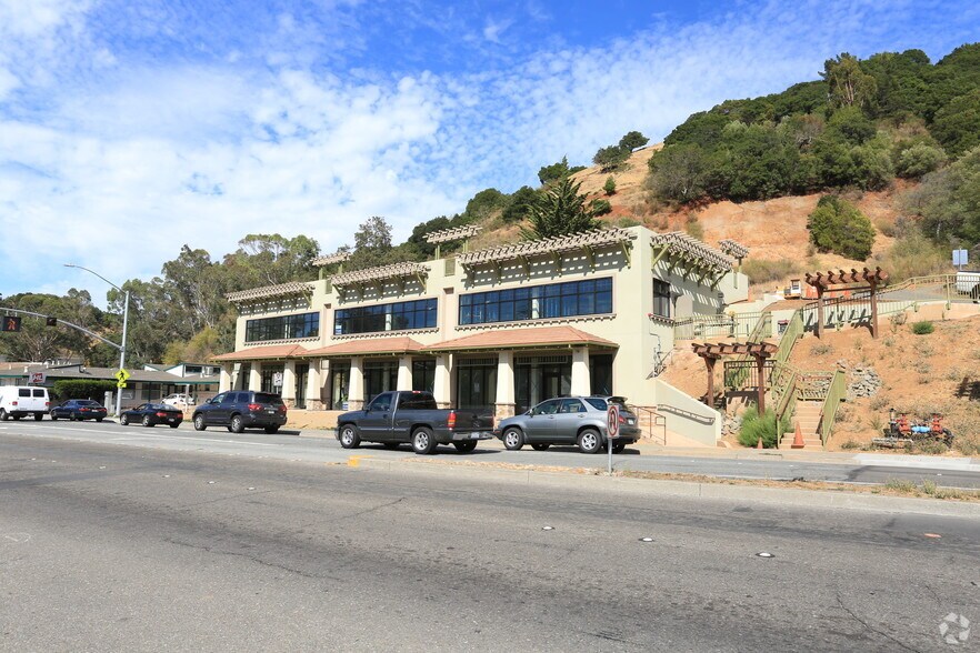 790 Sir Francis Drake Blvd, San Anselmo, CA à louer - Photo de l’immeuble – Image 3 sur 13