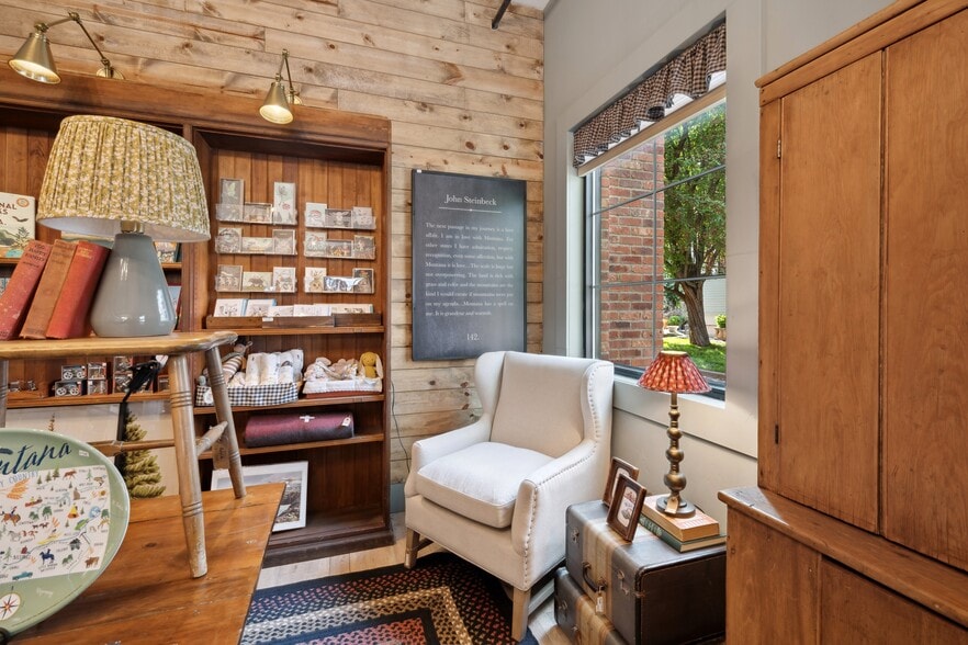 325 Central Ave, Whitefish, MT à vendre - Photo intérieure – Image 2 sur 45