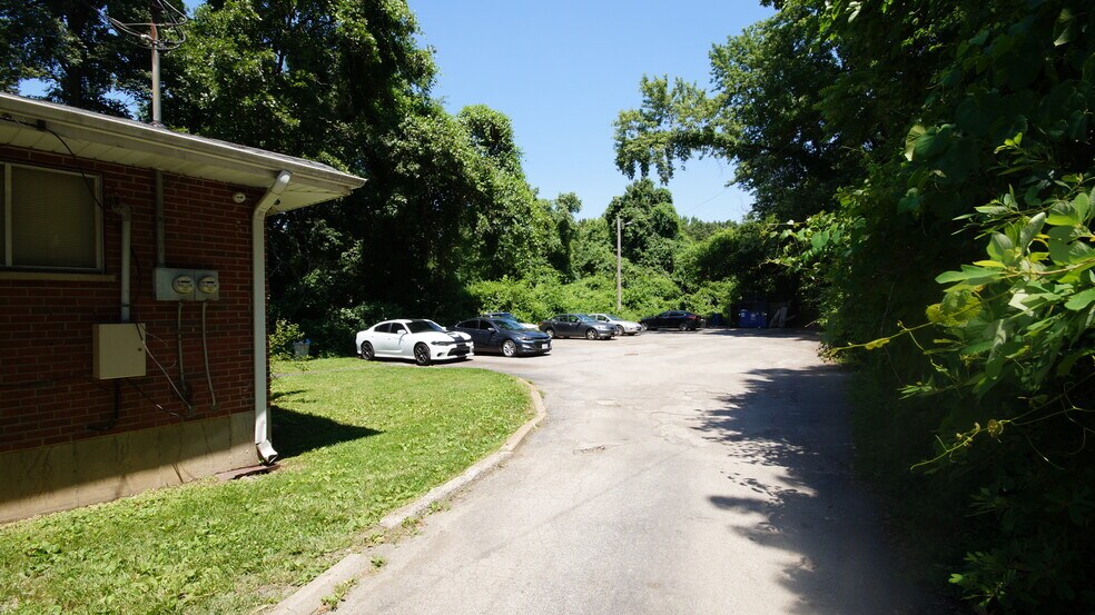 1209 Chambers Rd, Ferguson, MO à vendre - Photo de l’immeuble – Image 2 sur 16